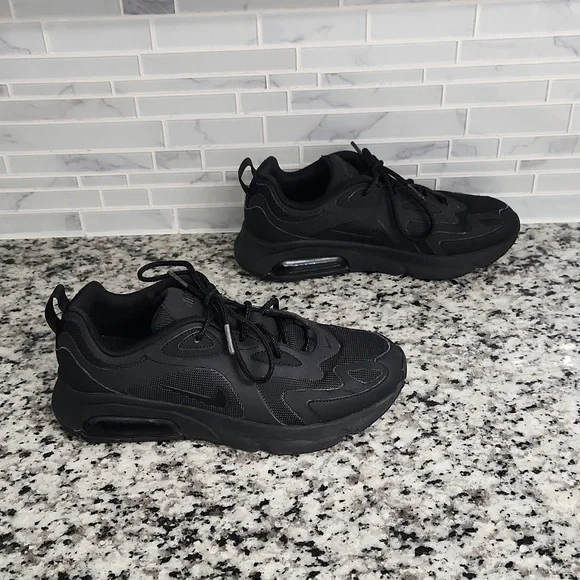 Triple Black Nike Air Max 200 Running Shoes sz 8.5 solid sneakers AT6175-003 - Picture 3 of 6